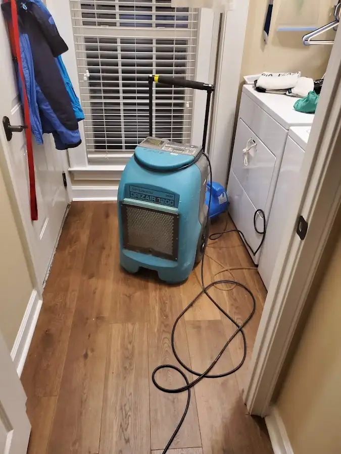 Commercial dehumidifier deployed for Flood Damage Cleanup in Winter Springs